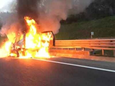 Drammatico incidente nell’autostrada Mazara del Vallo – Palermo: due auto in fiamme