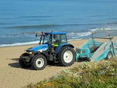 Ferragosto 2016. Potenziata la pulizia giornaliera delle spiagge di S. Leone