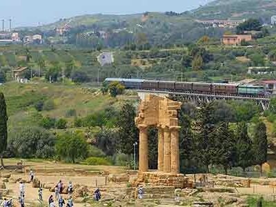 Ritorna oggi il servizio turistico del “treno storico” che attraversa la Valle dei Templi ed arriva alla Scala dei Turchi