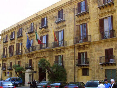 M5S: “Nel futuro dei siciliani debiti del Cas e autostrade a pagamento”