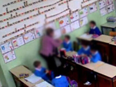 Arrestate 3 maestre: schiaffi, calci e ingiurie su bambini di una scuola elementare