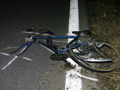 Un 19enne in sella ad una bici travolto da un auto: ricoverato in ospedale con fratture e traumi.