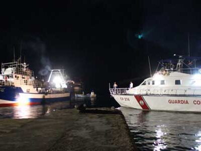 Pescherecci tunisini a Lampedusa, Guardia Costiera sequestra reti per 60mila euro