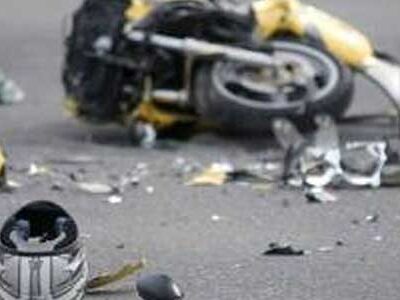 Gravissimo incidente stradale, scontro auto – moto: muore un uomo di 45 anni