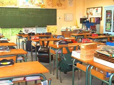 Abusi sessuali su alunno disabile: arrestato un  insegnante