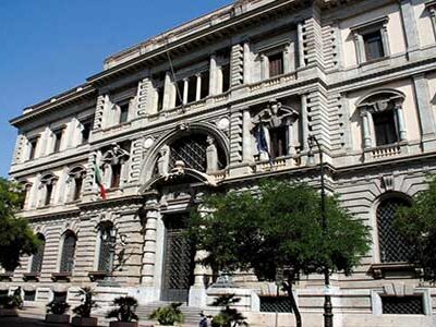 Palermo.  Un carabiniere di guardia alla Banca d’Italia si toglie la vita
