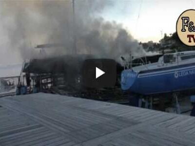 Un vasto incendio ha distrutto diverse imbarcazioni all’Arenella di Palermo – Il VIDEO dell’incendio