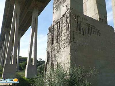 Agrigento. Ponte Morandi, ecco come si presentano i piloni: voi ci passereste sopra? Sul caso anche il Tg1
