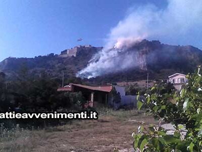 1° maggio con incendi in tutta la Sicilia, dalle Madonie a Sciacca. Marevivo: “Servono più controlli”