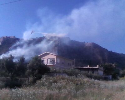 Ancora fiamme su Monte S. Calogero: in azione anche un canadair