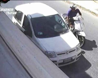 Tenta di gettare acido addosso alla moglie che fugge in auto: “immortalato” e arrestato  dai carabinieri