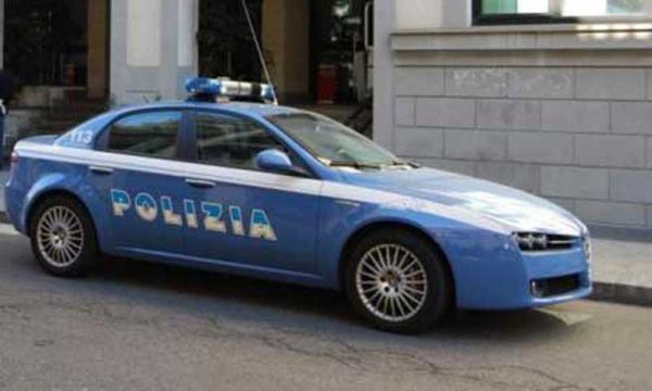 Messina. Furto alla “Lupin” per rubare 65 euro e due bottiglie di vino: arrestati immediatamente due messinesi