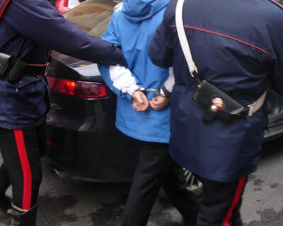 Professore fa sesso con un’alunna 16enne: arrestato dai Carabinieri