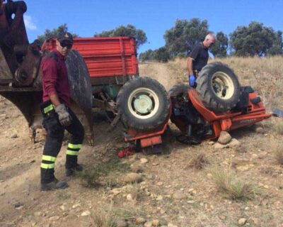 62enne muore schiacciato dal suo trattore: inutili i soccorsi