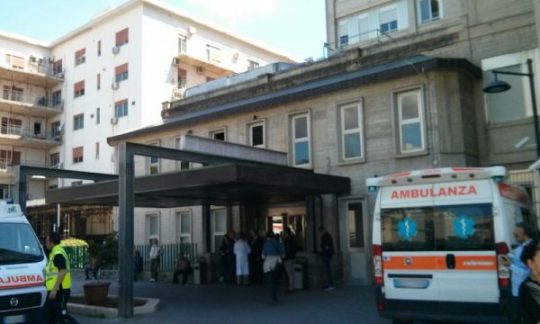 Palermo. Medico aggredito all’ospedale Villa Sofia: parente paziente gli rompe il setto nasale. Denunciato