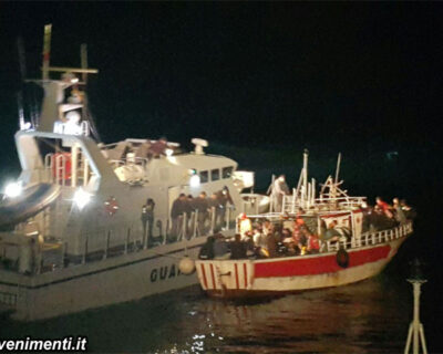 Un altro barcone stipato di tunisini verso la costa agrigentina: i carabinieri ne fermano 72