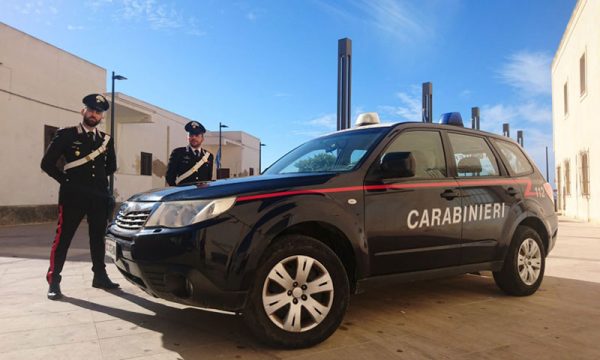 Ancora furti da parte di migranti a Lampedusa: Carabinieri denunciano un 21enne magrebino per furto con strappo