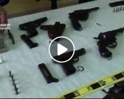 Arrestato un saccense trovato in possesso di un arsenale di guerra: 12 pistole, fucili e munizioni – VIDEO