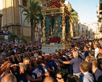 Chiesa Sicilia. Diocesi: “Ancora niente processioni, è prematuro riprendere”