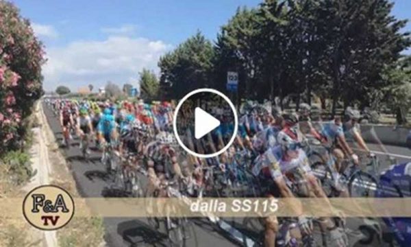 Sciacca. L’emozionante arrivo dei ciclisti del Giro d’Italia ripresi da Fatti&Avvenimenti.it