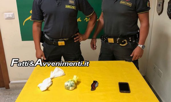 Catania. Beccato corriere dominicano con 100mila euro di cocaina e un coltello a scatto: arrestato e droga sequestrata