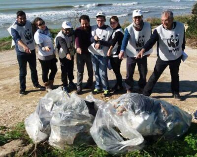 Sciacca e Menfi.  Operazione “Spiagge Plastic Free”: i volontari del WWF in azione