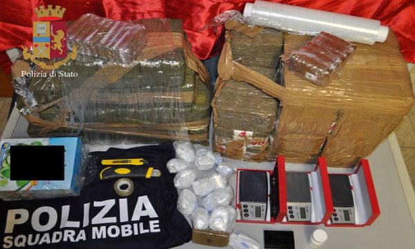 Vittoria (RG). Arrestati 3 albanesi tutti pregiudicati: trovati  in possesso di 50 kg di hashish e 1kg di cocaina