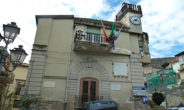 Ucria (ME). Terremoto in Comune: sindaco e vice denunciati da dipendente comunale per mobbing e abuso d’ufficio