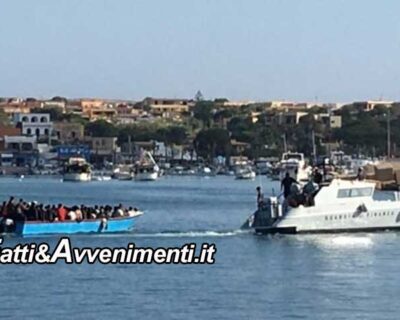 Lampedusa, sbarcano 302 migranti in 48 ore mentre Roma è impegnata a “brindare” per il nuovo governo Draghi