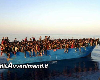 Lampedusa. Barcone con 550 migranti, di cui solo 3 donne, arriva sotto costa senza essere visto
