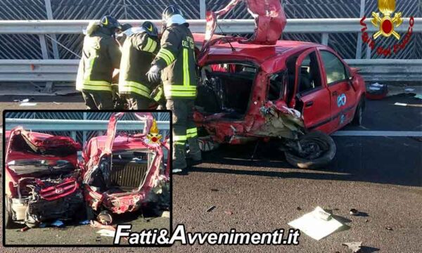 Scontro tra 8 auto sulla Catania-Siracusa. Muore un 50enne: sbalzato fuori dall’auto vola giù nel viadotto