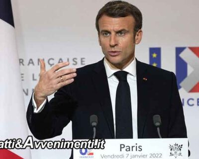 Macron si smarca: “L’Occidente non cerca di distruggere la Russia e con Putin mantengo regolari contatti diretti”