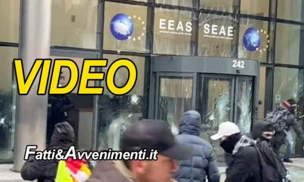 Bruxelles. Proteste restrizioni Covid, assaltata sede Servizio azione esterna UE: polizia usa idranti e lacrimogeni