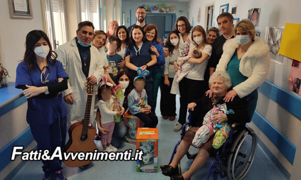 Nonnina 97enne porta in dono uova pasquali ai piccoli pazienti dell’ospedale “Bambin Gesù” di Taormina