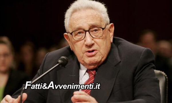 Anche Henry Kissinger, “molla” Biden: “Kiev ceda porzioni di territorio mostrando saggezza”