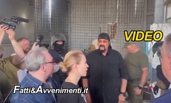 L’attore Steven Seagal è nel Donbass e sta girando un film