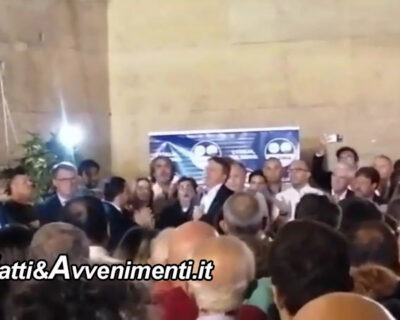 Renzi a Palermo super scortato davanti a un centinaio di persone: “Del M5s non condivido nulla”