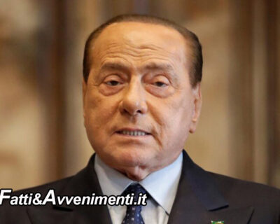Silvio Berlusconi in terapia intensiva: “Al San Raffaele con affanno respiratorio, ma è vigile e parla”