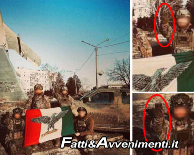 Mercenari italiani combattono a Bakhmut con la bandiera fascista della RSI: la foto col saluto nazista