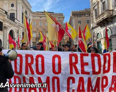 Protesta disoccupati siciliani a Roma contro l’abolizione del reddito cittadinanza: “lavoro o reddito dobbiamo campare”