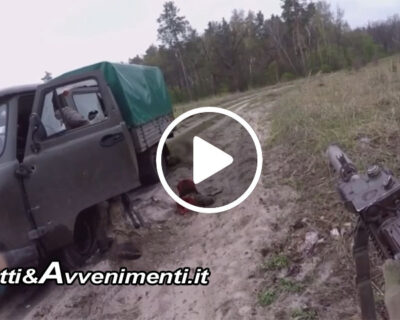 Video dal fronte: come i soldati russi assaltano un furgone dell’esercito ucraino – IMMAGINI FORTI