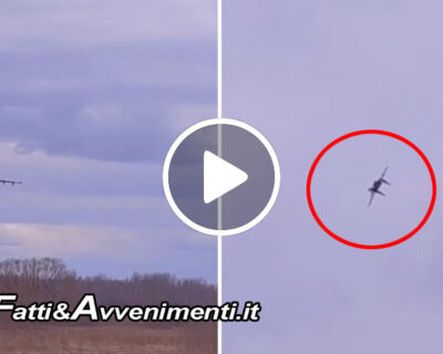 Il caccia Su-35 russo vola a raso terra e altre manovre spericolate: il video dall’Ucraina