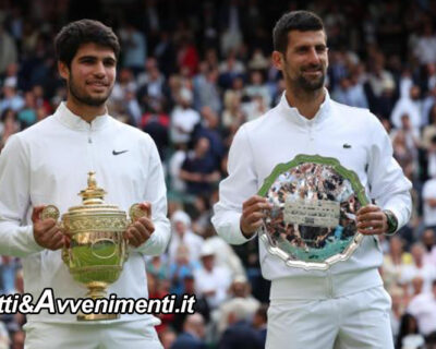 Wimbledon in una finale-maratona Alcaraz batte Djokovic in 5 set e prende posto tre le stelle del tennis mondiale