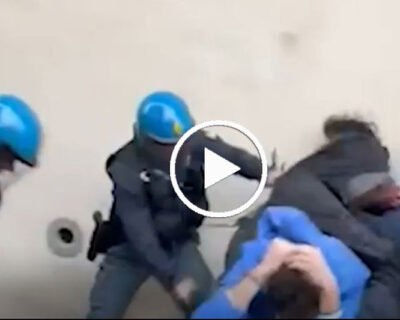 Cortei pro-Palestina a Catania, Firenze e Pisa: polizia manganella gli studenti. I docenti: “Scene di inaudita violenza”